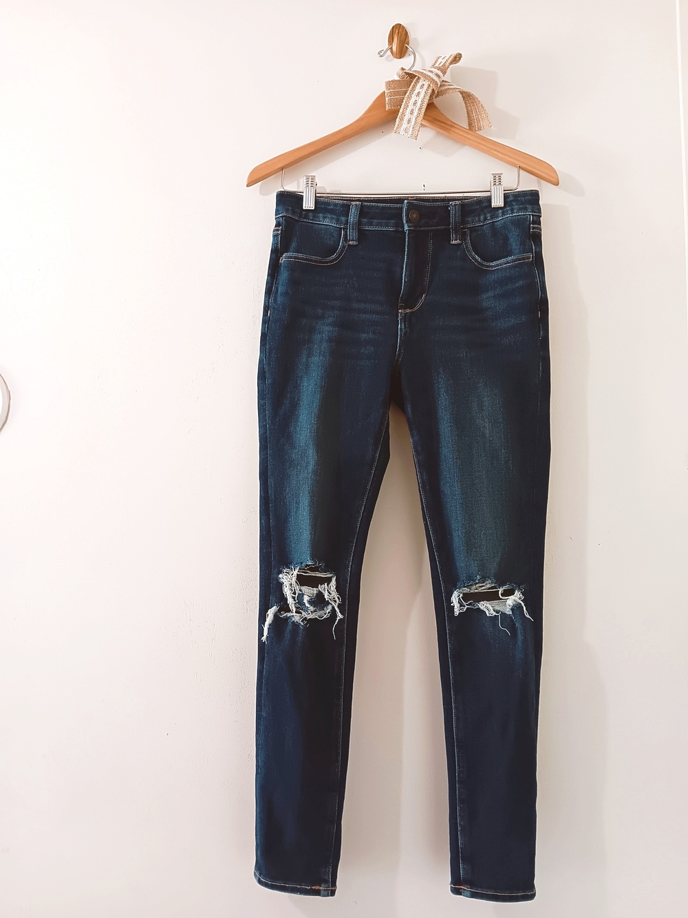 AMERICAN EAGLE HIGH RISE DARK BLUE DISTRESSED DENIM JEGGING SKINNY JEANS SIZE 6